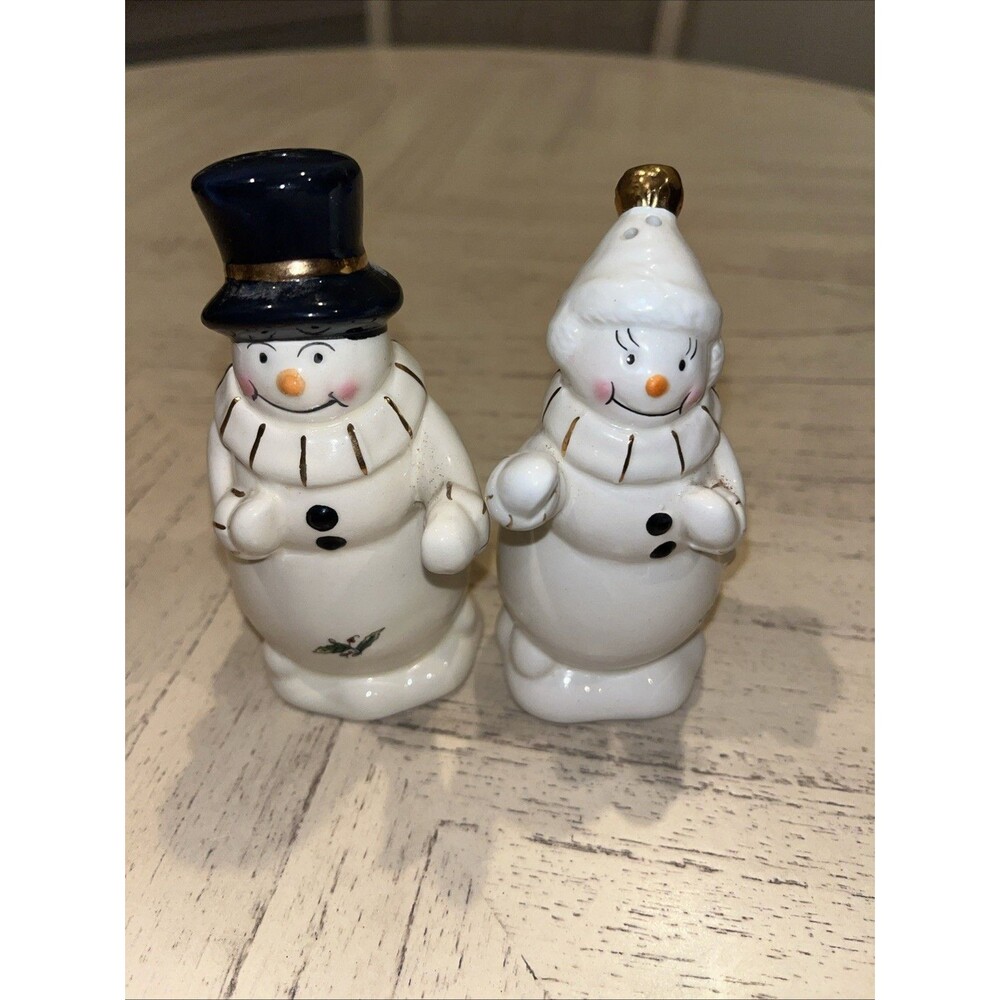 Home for the Holidays Snow Couple Salt & Pepper Shakers